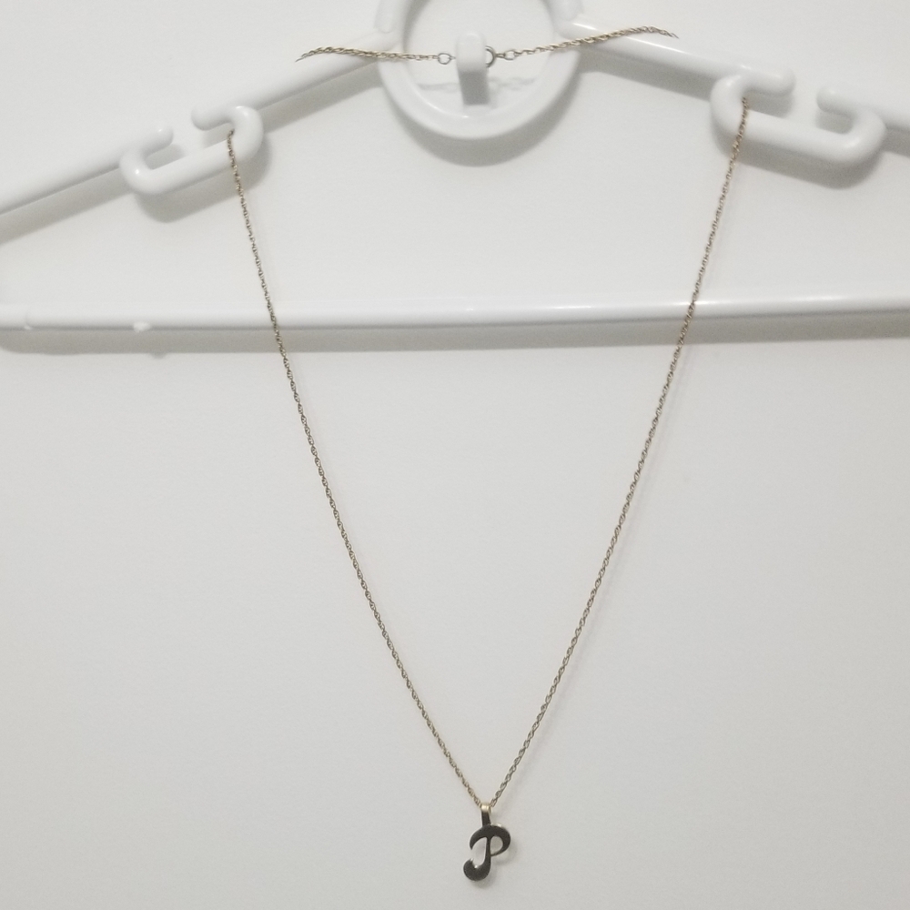 EUC signed Avon letter "P" necklace - Picture 4 of 5